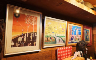 壁に飾れた絵 壁に飾れた絵